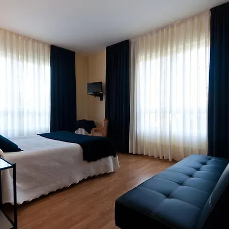 Hotel La Farola Del Mar Poo De Llanes Room photo
